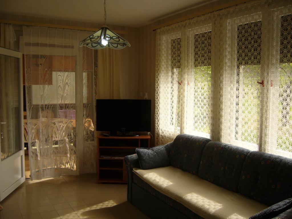 Orszag Apartmanhaz ซาลาคาโรส ภายนอก รูปภาพ