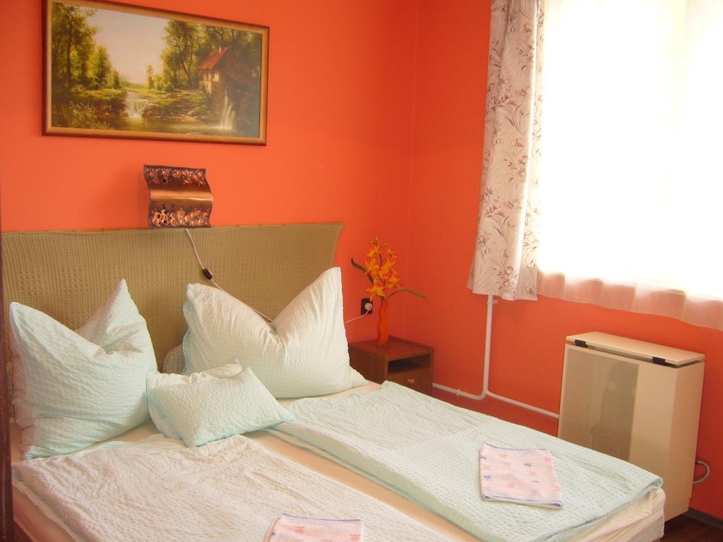 Orszag Apartmanhaz ซาลาคาโรส ภายนอก รูปภาพ