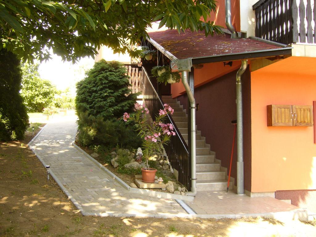 Orszag Apartmanhaz ซาลาคาโรส ภายนอก รูปภาพ
