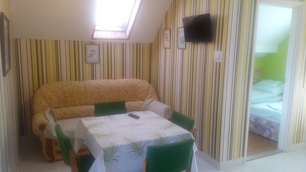 Orszag Apartmanhaz ซาลาคาโรส ภายนอก รูปภาพ